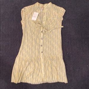 Lightweight tunic style cap sleeve button down